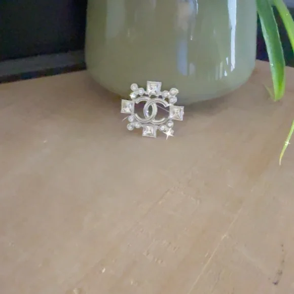 Silver Tone CC Crystal Statement Brooch Pin - Picture 2 of 6